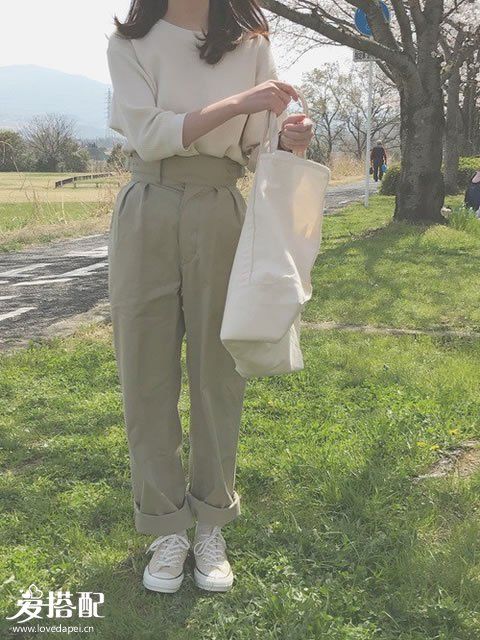 春季米色小清新穿搭，秒變氣質(zhì)鄰家女孩